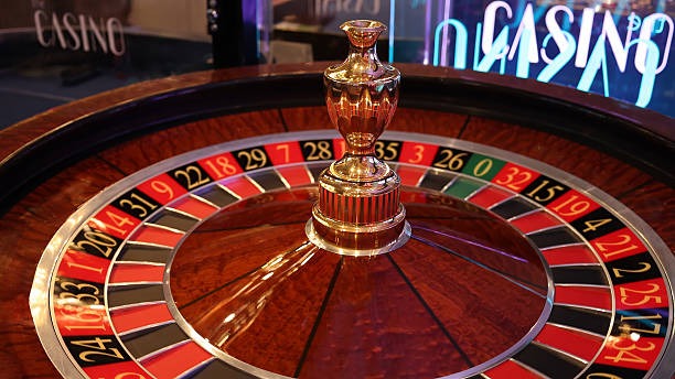Live dealer spins the Dream Catcher wheel at gaco88